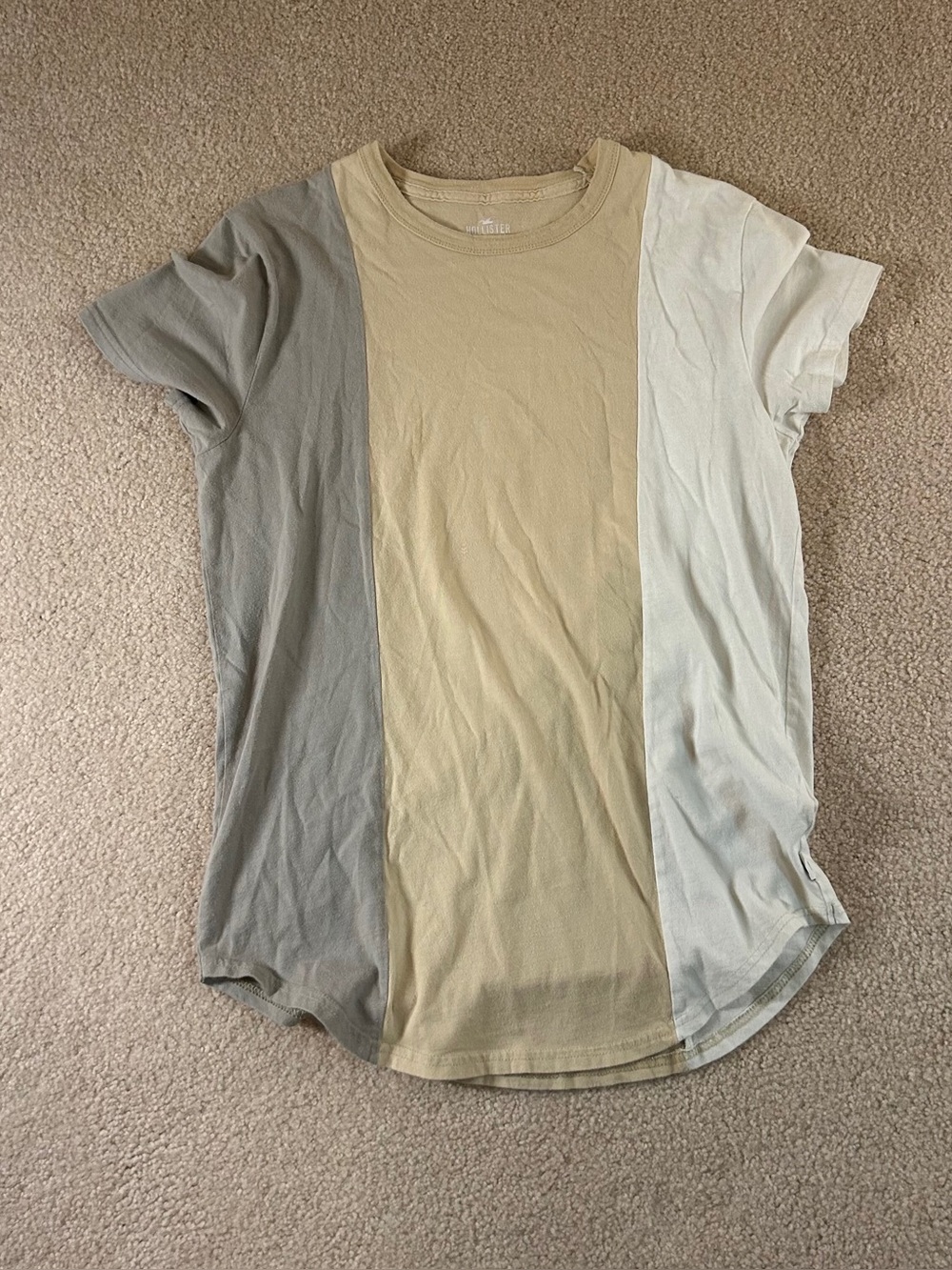 Hollister Short Sleeve T-Shirt Beige, Gray & Cream